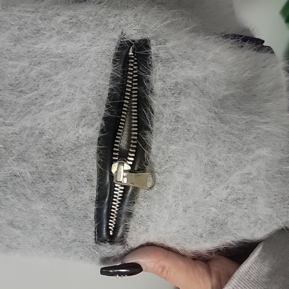 CLUB MONACO GREY SWEATER - Picture 4 of 6